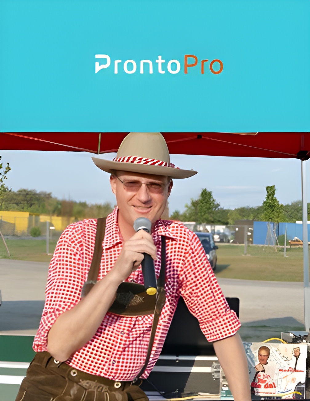 Andreas Koller alias *DJ SUNNYBOY*  –  „Der mit dem Publikum spielt“